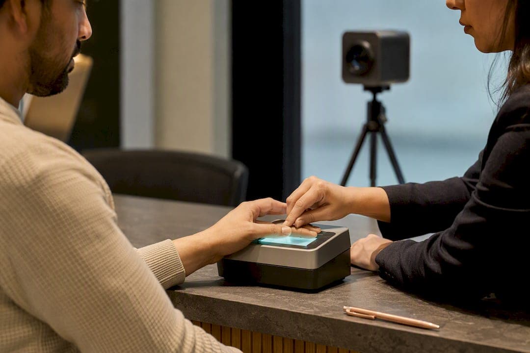 Avoid Case Denial: Bilingual Practitioner Checklist for USCIS Biometrics